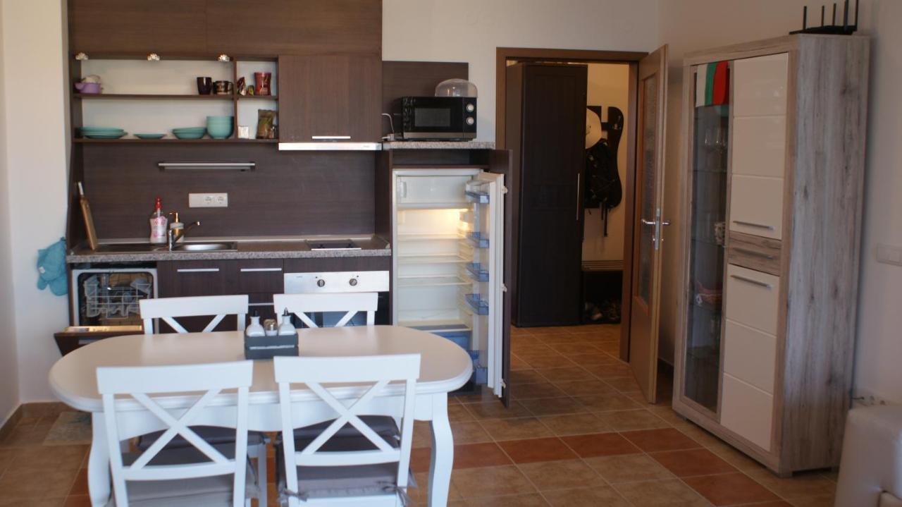 Cozy Apartment With Sea View And Free Parking Pomorie Exteriér fotografie